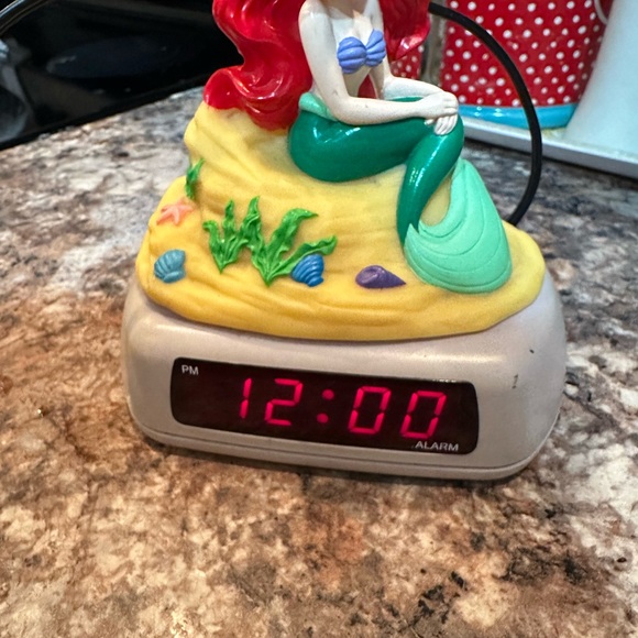 Vintage little mermaid night light alarm clock - Picture 8 of 9